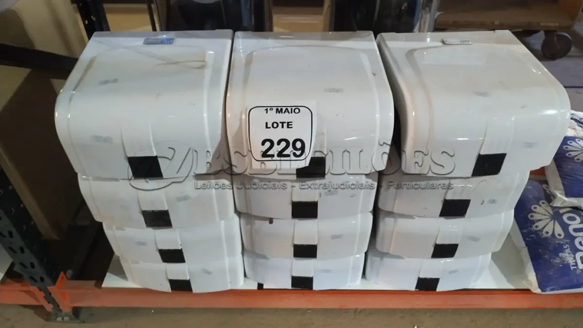 LOTE 229 - 02 CAFETEIRAS INDUSTRIAIS E VÁRIOS DISPENSES DE PAPEL. (NO ESTADO) ATENÇÃO! FAZER A VISITAÇÃO ANTES DE ARREMATAR, NÃO SABEMOS SE FUNCIONA, LEILÃO NÃO TEM GARANTIA E NEM DEVOLUÇÃO, SUJEITO A POSSÍVEIS AVARIAS VISÍVEIS/OCULTAS E/OU AUSÊNCIA DE COMPONENTES.