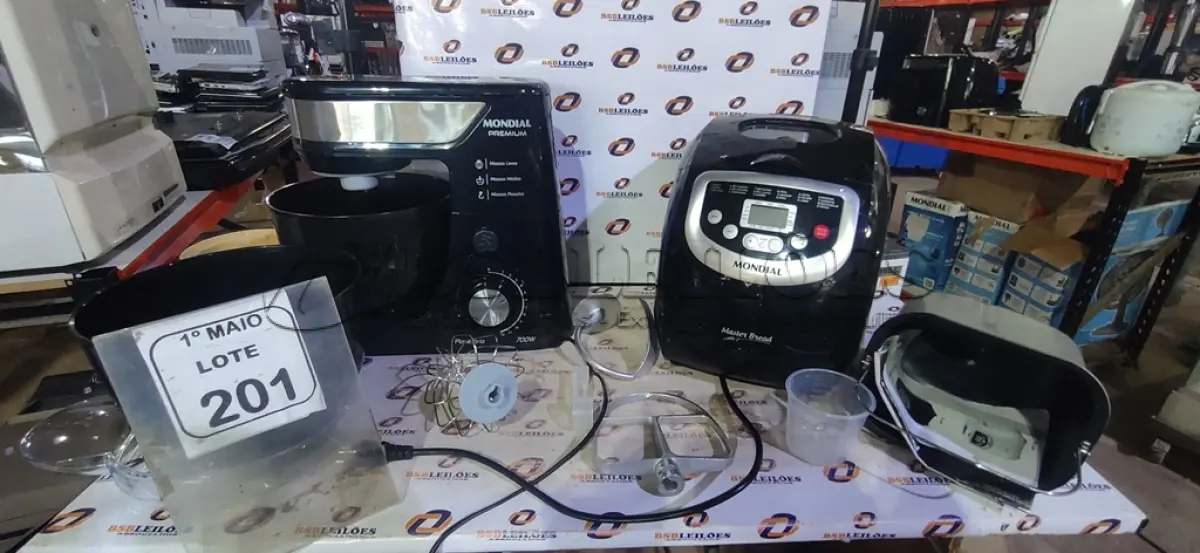 LOTE 201 - 01 BATEDEIRA PLANETÁRIA E 01 PANIFICADORA 220V MARCA MONDIAL. (NO ESTADO) ATENÇÃO! FAZER A VISITAÇÃO ANTES DE ARREMATAR, NÃO SABEMOS SE FUNCIONA, LEILÃO NÃO TEM GARANTIA E NEM DEVOLUÇÃO, SUJEITO A POSSÍVEIS AVARIAS VISÍVEIS/OCULTAS E/OU AUSÊNCIA DE COMPONENTES.