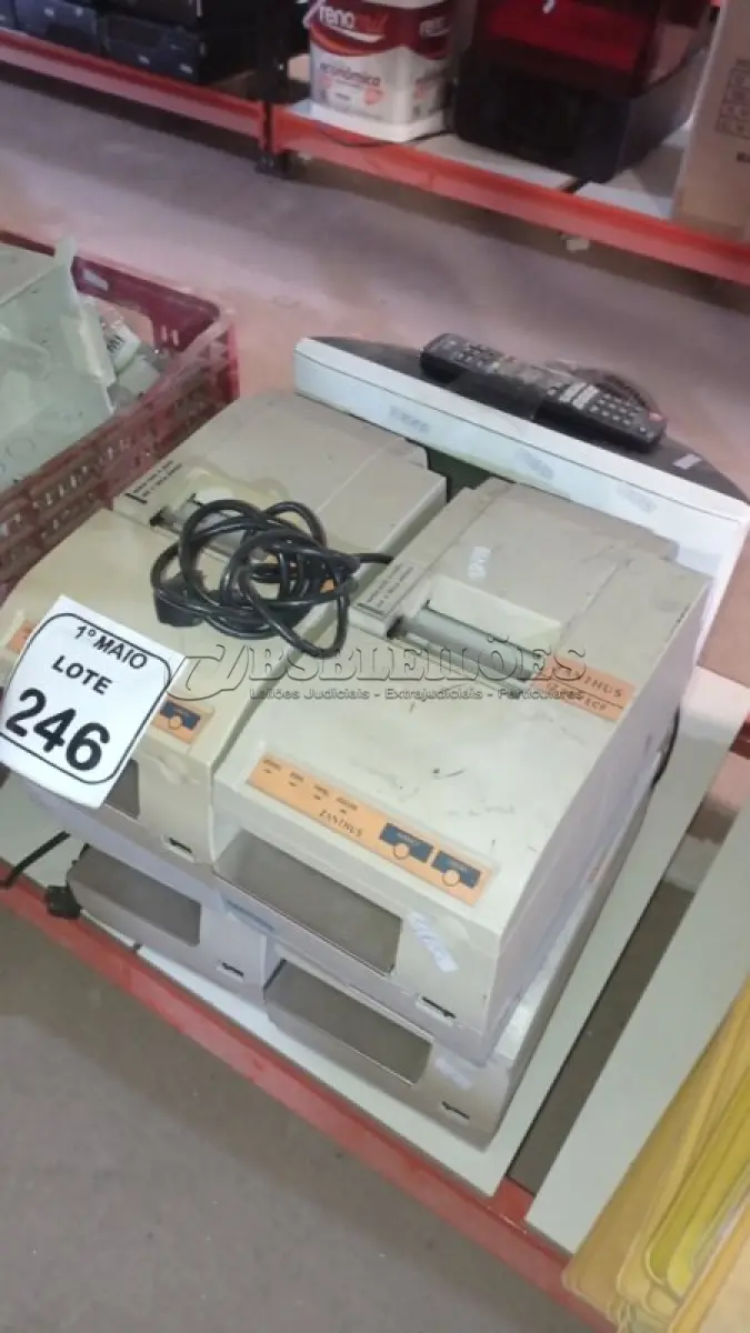 LOTE 246 - 04 IMPRESSORAS DE CUPOM MARCA ZANTHUS E 01 TV DE TUBO MARCA LG COM CONTROLE. (NO ESTADO) ATENÇÃO! FAZER A VISITAÇÃO ANTES DE ARREMATAR, NÃO SABEMOS SE FUNCIONA, LEILÃO NÃO TEM GARANTIA E NEM DEVOLUÇÃO, SUJEITO A POSSÍVEIS AVARIAS VISÍVEIS/OCULTAS E/OU AUSÊNCIA DE COMPONENTES.
