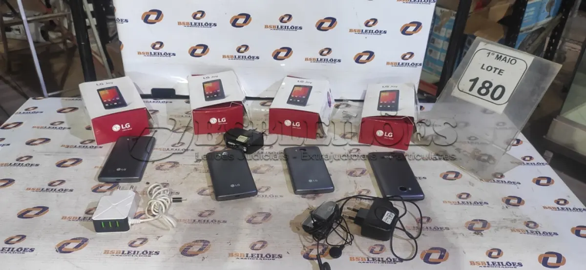 LOTE 180 - 04 CELULARES MODELO JOY COM 03 CARREGADORES MARCA LG. (NO ESTADO) ATENÇÃO! FAZER A VISITAÇÃO ANTES DE ARREMATAR, NÃO SABEMOS SE FUNCIONA, LEILÃO NÃO TEM GARANTIA E NEM DEVOLUÇÃO, SUJEITO A POSSÍVEIS AVARIAS VISÍVEIS/OCULTAS E/OU AUSÊNCIA DE COMPONENTES.