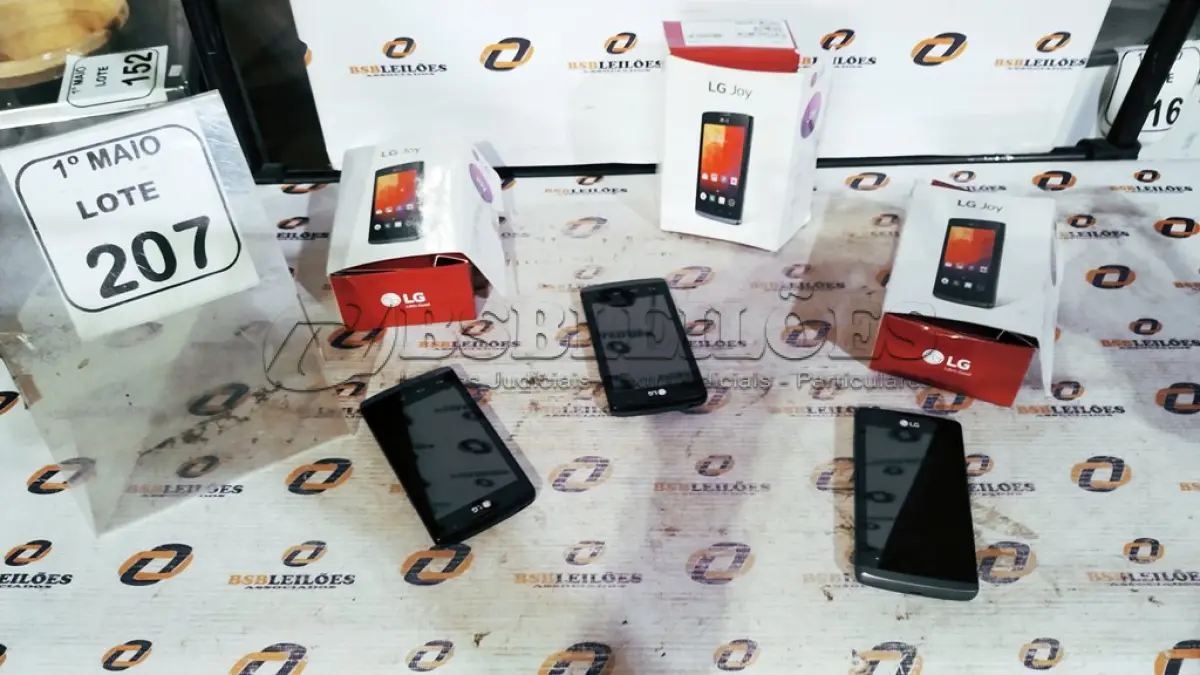 LOTE 207 - 03 CELULARES MODELO JOY MARCA LG SEM CARREGADORES. (NO ESTADO) ATENÇÃO! FAZER A VISITAÇÃO ANTES DE ARREMATAR, NÃO SABEMOS SE FUNCIONA, LEILÃO NÃO TEM GARANTIA E NEM DEVOLUÇÃO, SUJEITO A POSSÍVEIS AVARIAS VISÍVEIS/OCULTAS E/OU AUSÊNCIA DE COMPONENTES.