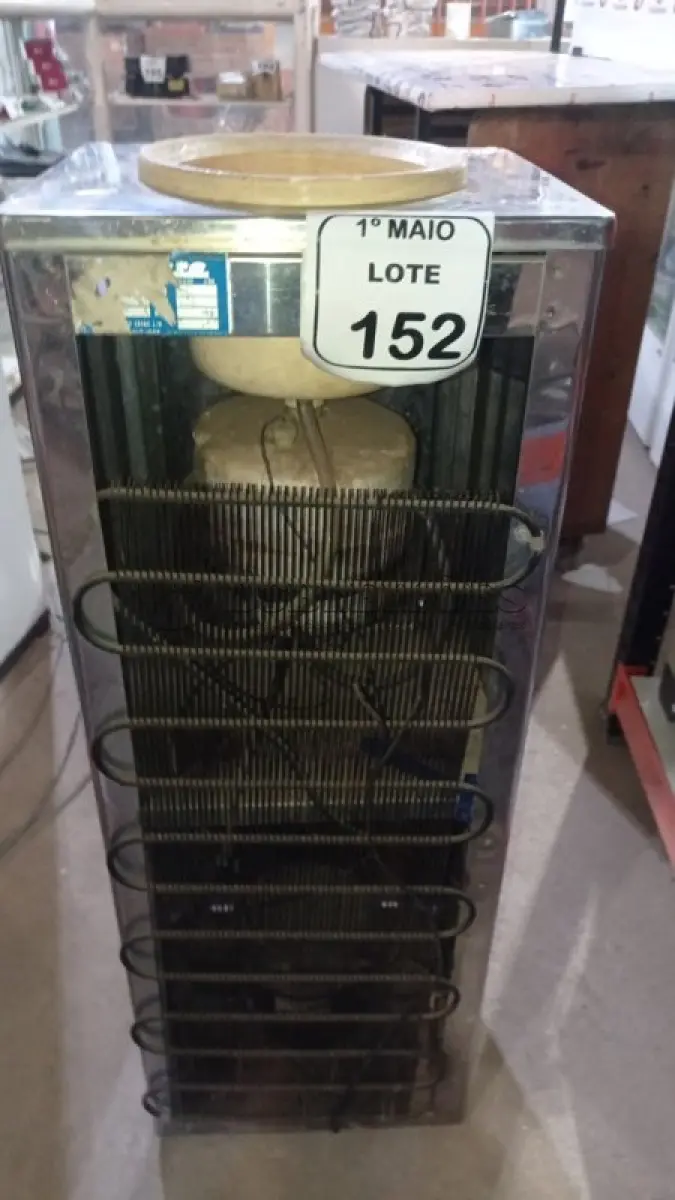 LOTE 152 - 01 BEBEDOURO PARA GARRAFÃO REFRIGERADO 220V MARCA VELLIERE. (NO ESTADO) ATENÇÃO! FAZER A VISITAÇÃO ANTES DE ARREMATAR, NÃO SABEMOS SE FUNCIONA, LEILÃO NÃO TEM GARANTIA E NEM DEVOLUÇÃO, SUJEITO A POSSÍVEIS AVARIAS VISÍVEIS/OCULTAS E/OU AUSÊNCIA DE COMPONENTES.