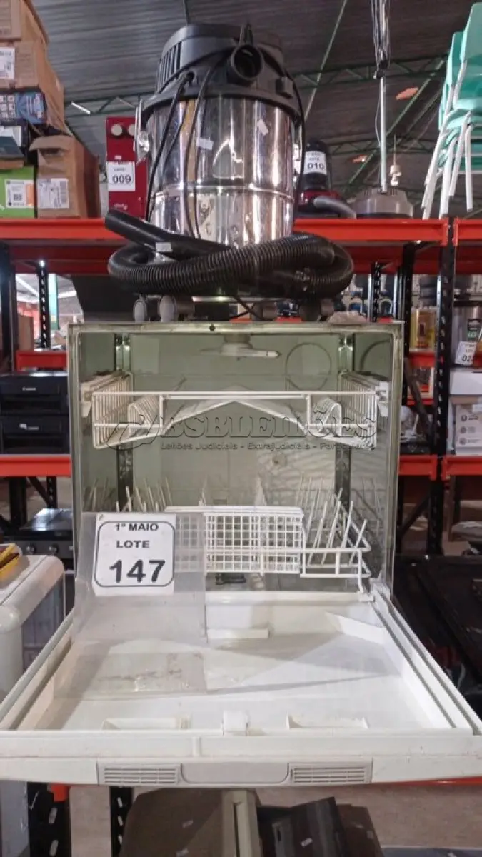 LOTE 147 - 01 LAVA LOUÇA 220V MARCA BRASTEMP E 01 ASPIRADOR DE PÓ. (NO ESTADO) ATENÇÃO! FAZER A VISITAÇÃO ANTES DE ARREMATAR, NÃO SABEMOS SE FUNCIONA, LEILÃO NÃO TEM GARANTIA E NEM DEVOLUÇÃO, SUJEITO A POSSÍVEIS AVARIAS VISÍVEIS/OCULTAS E/OU AUSÊNCIA DE COMPONENTES.