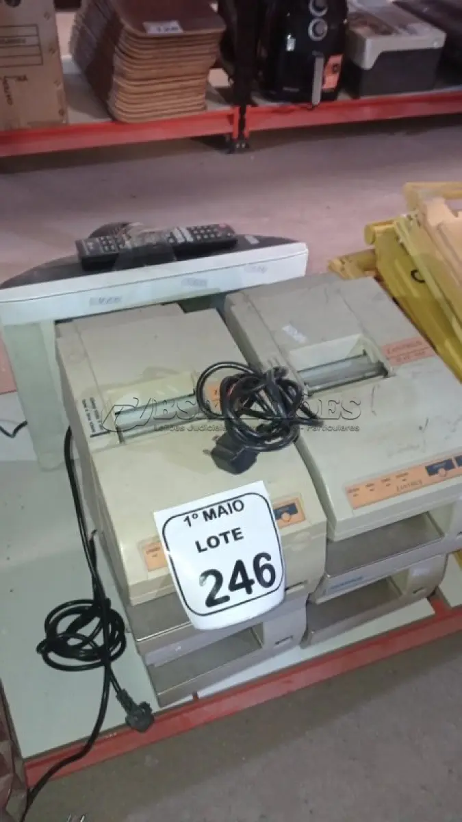 LOTE 246 - 04 IMPRESSORAS DE CUPOM MARCA ZANTHUS E 01 TV DE TUBO MARCA LG COM CONTROLE. (NO ESTADO) ATENÇÃO! FAZER A VISITAÇÃO ANTES DE ARREMATAR, NÃO SABEMOS SE FUNCIONA, LEILÃO NÃO TEM GARANTIA E NEM DEVOLUÇÃO, SUJEITO A POSSÍVEIS AVARIAS VISÍVEIS/OCULTAS E/OU AUSÊNCIA DE COMPONENTES.