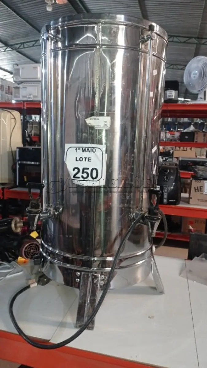 LOTE 250 - 01 CAFETEIRA INDUSTRIAL EM INOX. (NO ESTADO) ATENÇÃO! FAZER A VISITAÇÃO ANTES DE ARREMATAR, NÃO SABEMOS SE FUNCIONA, LEILÃO NÃO TEM GARANTIA E NEM DEVOLUÇÃO, SUJEITO A POSSÍVEIS AVARIAS VISÍVEIS/OCULTAS E/OU AUSÊNCIA DE COMPONENTES.