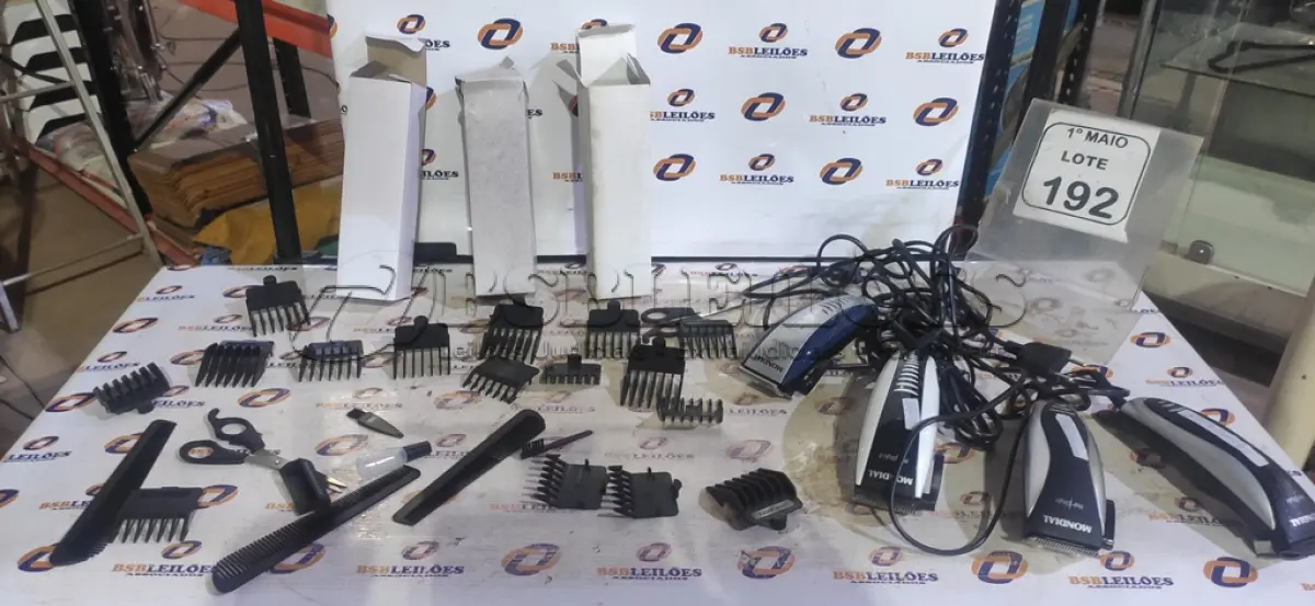 LOTE 192 - 04 MÁQUINAS DE CORTAR CABELO MODELOS DIVERSOS MARCA MONDIAL. (NO ESTADO) ATENÇÃO! FAZER A VISITAÇÃO ANTES DE ARREMATAR, NÃO SABEMOS SE FUNCIONA, LEILÃO NÃO TEM GARANTIA E NEM DEVOLUÇÃO, SUJEITO A POSSÍVEIS AVARIAS VISÍVEIS/OCULTAS E/OU AUSÊNCIA DE COMPONENTES.