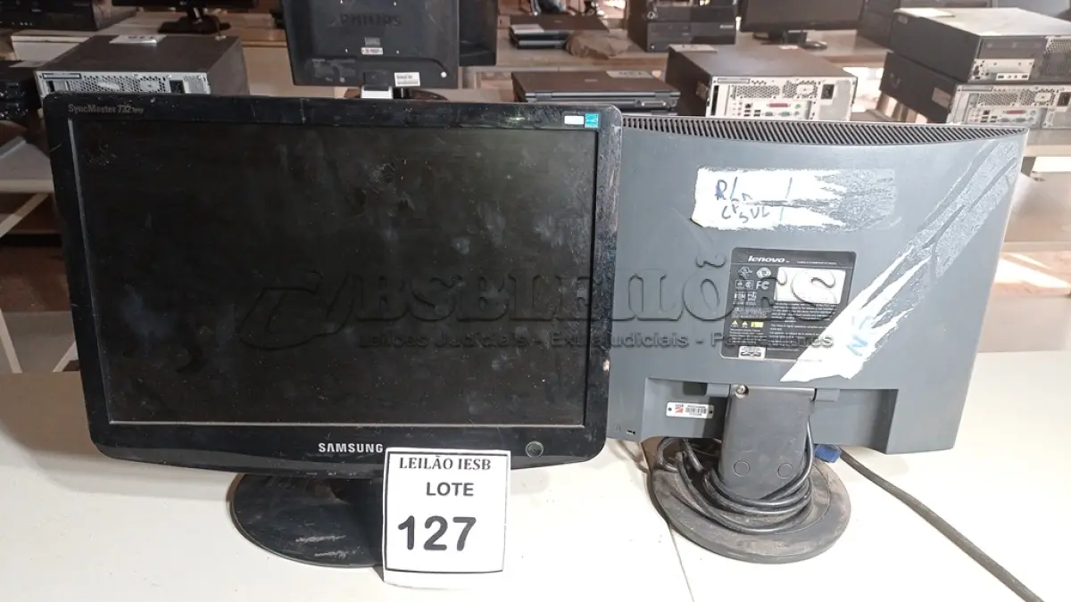 LOTE 127 - 01 MONITOR SAMSUNG E 01 MONITOR LENOVO. (NO ESTADO) ATENÇÃO! FAZER A VISITAÇÃO ANTES DE ARREMATAR, NÃO SABEMOS SE FUNCIONA, LEILÃO NÃO TEM GARANTIA E NEM DEVOLUÇÃO, SUJEITO A POSSÍVEIS AVARIAS VISÍVEIS/OCULTAS E/OU AUSÊNCIA DE COMPONENTES.