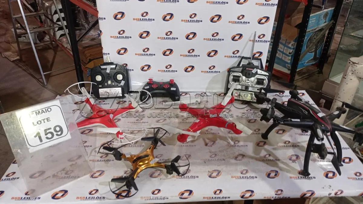LOTE 159 - 04 DRONES DE MARCAS E MODELOS DIVERSOS. (NO ESTADO) ATENÇÃO! FAZER A VISITAÇÃO ANTES DE ARREMATAR, NÃO SABEMOS SE FUNCIONA, LEILÃO NÃO TEM GARANTIA E NEM DEVOLUÇÃO, SUJEITO A POSSÍVEIS AVARIAS VISÍVEIS/OCULTAS E/OU AUSÊNCIA DE COMPONENTES.