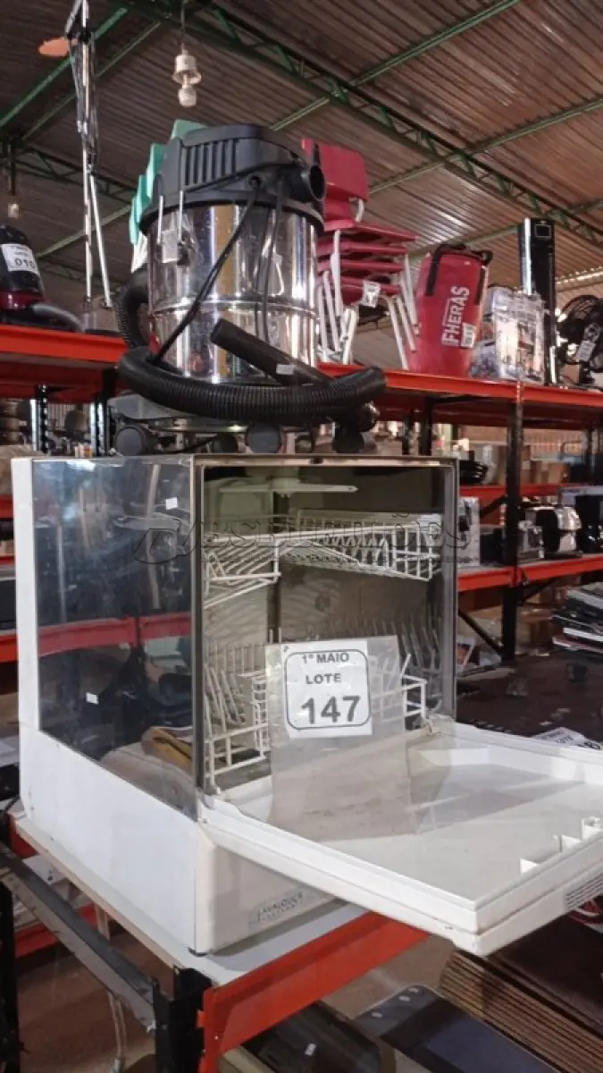 LOTE 147 - 01 LAVA LOUÇA 220V MARCA BRASTEMP E 01 ASPIRADOR DE PÓ. (NO ESTADO) ATENÇÃO! FAZER A VISITAÇÃO ANTES DE ARREMATAR, NÃO SABEMOS SE FUNCIONA, LEILÃO NÃO TEM GARANTIA E NEM DEVOLUÇÃO, SUJEITO A POSSÍVEIS AVARIAS VISÍVEIS/OCULTAS E/OU AUSÊNCIA DE COMPONENTES.
