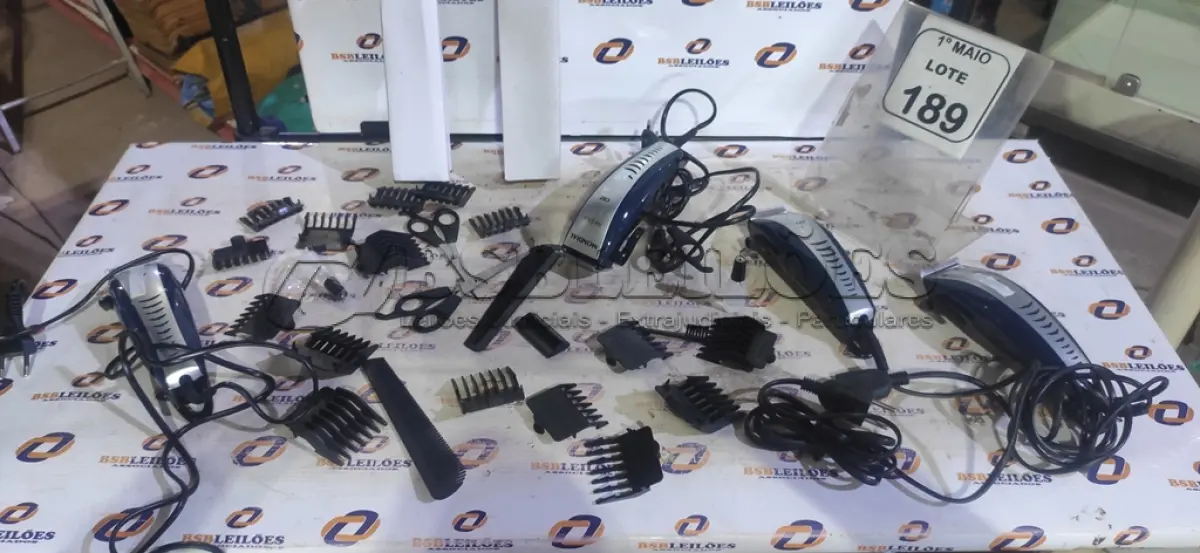 LOTE 189 - 04 MÁQUINAS DE CORTAR CABELO MODELOS DIVERSOS MARCA MONDIAL. (NO ESTADO) ATENÇÃO! FAZER A VISITAÇÃO ANTES DE ARREMATAR, NÃO SABEMOS SE FUNCIONA, LEILÃO NÃO TEM GARANTIA E NEM DEVOLUÇÃO, SUJEITO A POSSÍVEIS AVARIAS VISÍVEIS/OCULTAS E/OU AUSÊNCIA DE COMPONENTES.