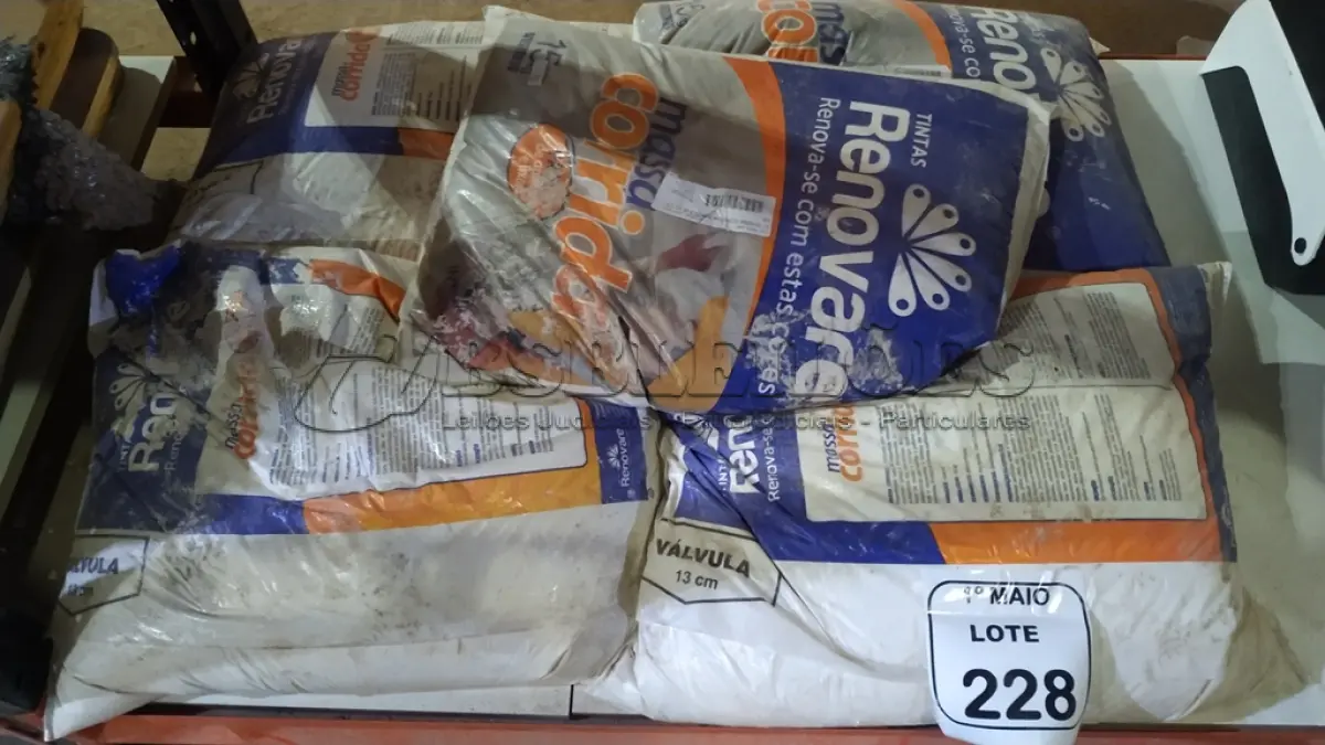 LOTE 228 - 05 PACOTES DE MASSA CORRIDA 15KG CADA MARCA RENOVARE. (NO ESTADO) ATENÇÃO! FAZER A VISITAÇÃO ANTES DE ARREMATAR, NÃO SABEMOS SE FUNCIONA, LEILÃO NÃO TEM GARANTIA E NEM DEVOLUÇÃO, SUJEITO A POSSÍVEIS AVARIAS VISÍVEIS/OCULTAS E/OU AUSÊNCIA DE COMPONENTES.