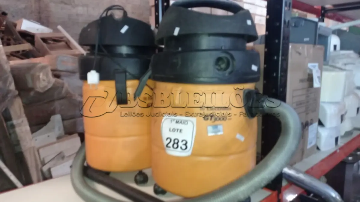 LOTE 283 - 02 ASPIRADORES DE PÓ MODELO GT300 MARCA ELECTROLUX. (NO ESTADO) ATENÇÃO! FAZER A VISITAÇÃO ANTES DE ARREMATAR, NÃO SABEMOS SE FUNCIONA, LEILÃO NÃO TEM GARANTIA E NEM DEVOLUÇÃO, SUJEITO A POSSÍVEIS AVARIAS VISÍVEIS/OCULTAS E/OU AUSÊNCIA DE COMPONENTES.