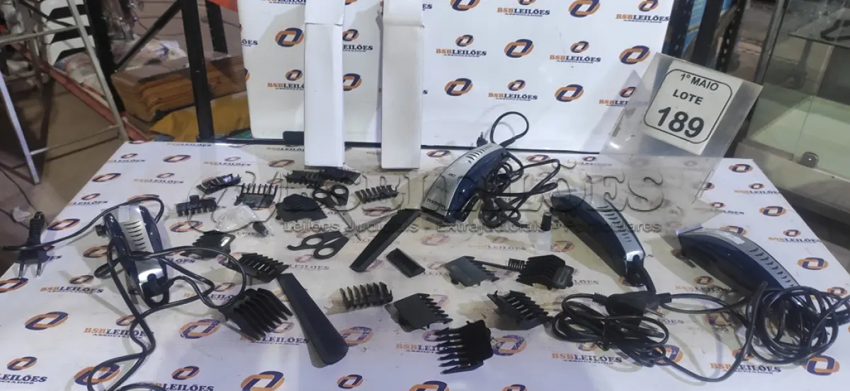 LOTE 189 - 04 MÁQUINAS DE CORTAR CABELO MODELOS DIVERSOS MARCA MONDIAL. (NO ESTADO) ATENÇÃO! FAZER A VISITAÇÃO ANTES DE ARREMATAR, NÃO SABEMOS SE FUNCIONA, LEILÃO NÃO TEM GARANTIA E NEM DEVOLUÇÃO, SUJEITO A POSSÍVEIS AVARIAS VISÍVEIS/OCULTAS E/OU AUSÊNCIA DE COMPONENTES.
