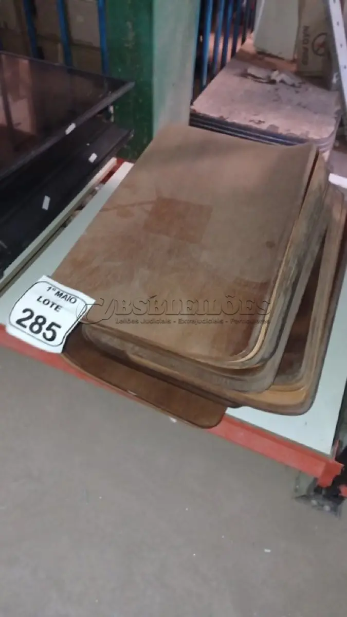 LOTE 285 - 20 PLACAS DE MADEIRA. (NO ESTADO) ATENÇÃO! FAZER A VISITAÇÃO ANTES DE ARREMATAR, NÃO SABEMOS SE FUNCIONA, LEILÃO NÃO TEM GARANTIA E NEM DEVOLUÇÃO, SUJEITO A POSSÍVEIS AVARIAS VISÍVEIS/OCULTAS E/OU AUSÊNCIA DE COMPONENTES.