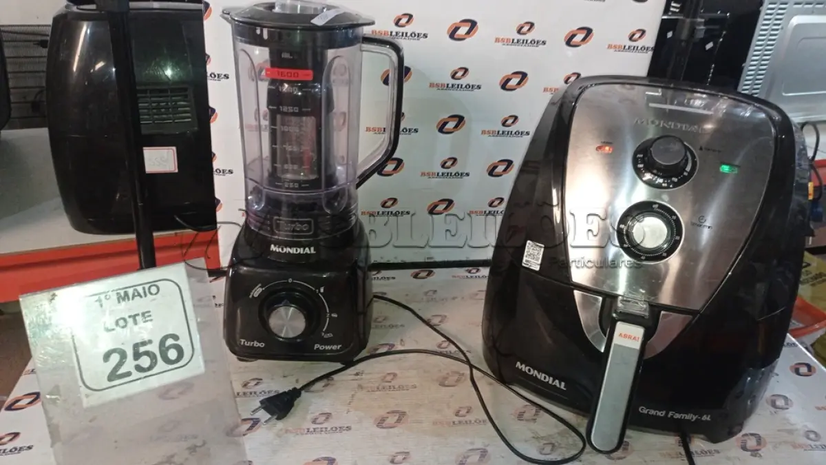 LOTE 256 - 01 AIR FRYER 220V MARCA MONDIAL E 01 LIQUIDIFICADOR 220V MARCA MONDIAL. (NO ESTADO) ATENÇÃO! FAZER A VISITAÇÃO ANTES DE ARREMATAR, NÃO SABEMOS SE FUNCIONA, LEILÃO NÃO TEM GARANTIA E NEM DEVOLUÇÃO, SUJEITO A POSSÍVEIS AVARIAS VISÍVEIS/OCULTAS E/OU AUSÊNCIA DE COMPONENTES.