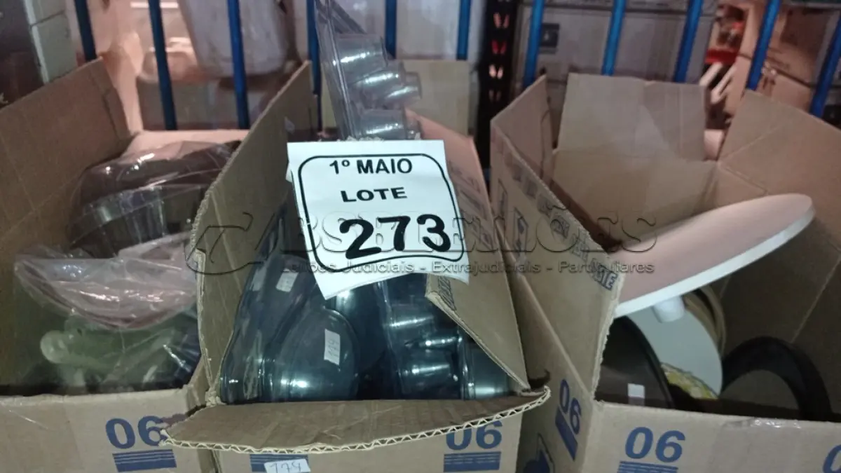LOTE 273 - 01 LOTE COM VÁRIOS MATERIAIS DE CONFEITARIA DIVERSOS. (NO ESTADO) ATENÇÃO! FAZER A VISITAÇÃO ANTES DE ARREMATAR, NÃO SABEMOS SE FUNCIONA, LEILÃO NÃO TEM GARANTIA E NEM DEVOLUÇÃO, SUJEITO A POSSÍVEIS AVARIAS VISÍVEIS/OCULTAS E/OU AUSÊNCIA DE COMPONENTES.