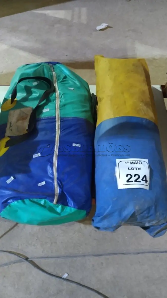 LOTE 224 - 02 BARRACAS DE CAMPING COMPLETAS. (NO ESTADO) ATENÇÃO! FAZER A VISITAÇÃO ANTES DE ARREMATAR, NÃO SABEMOS SE FUNCIONA, LEILÃO NÃO TEM GARANTIA E NEM DEVOLUÇÃO, SUJEITO A POSSÍVEIS AVARIAS VISÍVEIS/OCULTAS E/OU AUSÊNCIA DE COMPONENTES.