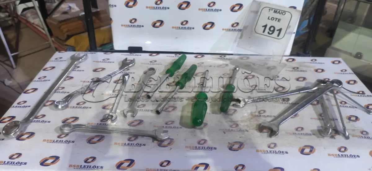 LOTE 191 - 01 LOTE COM VÁRIAS CHAVES TAMANHOS E MEDIDAS DIVERSAS MARCAS STARFER E BELZER. (NO ESTADO) ATENÇÃO! FAZER A VISITAÇÃO ANTES DE ARREMATAR, NÃO SABEMOS SE FUNCIONA, LEILÃO NÃO TEM GARANTIA E NEM DEVOLUÇÃO, SUJEITO A POSSÍVEIS AVARIAS VISÍVEIS/OCULTAS E/OU AUSÊNCIA DE COMPONENTES.