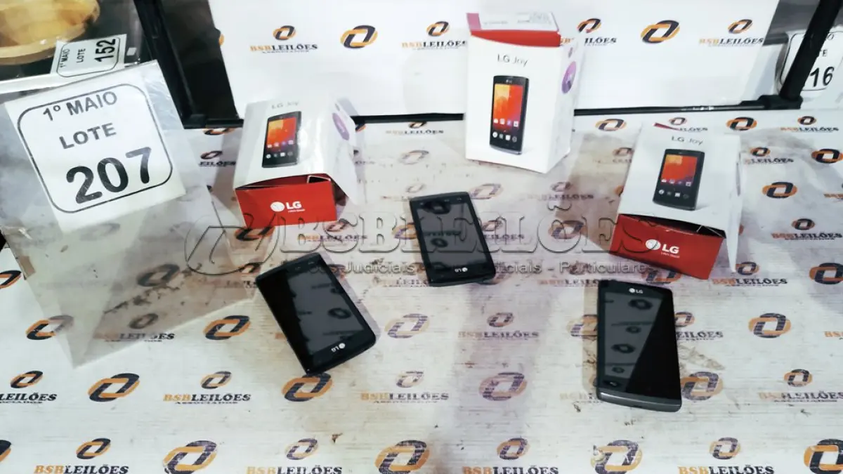 LOTE 207 - 03 CELULARES MODELO JOY MARCA LG SEM CARREGADORES. (NO ESTADO) ATENÇÃO! FAZER A VISITAÇÃO ANTES DE ARREMATAR, NÃO SABEMOS SE FUNCIONA, LEILÃO NÃO TEM GARANTIA E NEM DEVOLUÇÃO, SUJEITO A POSSÍVEIS AVARIAS VISÍVEIS/OCULTAS E/OU AUSÊNCIA DE COMPONENTES.