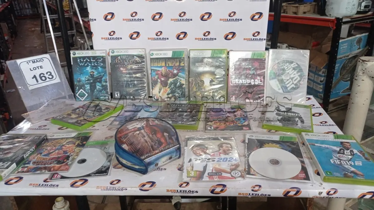 LOTE 163 - 01 LOTE COM GRANDE QUANTIDADE DE JOGOS DE XBOX. (NO ESTADO) ATENÇÃO! FAZER A VISITAÇÃO ANTES DE ARREMATAR, NÃO SABEMOS SE FUNCIONA, LEILÃO NÃO TEM GARANTIA E NEM DEVOLUÇÃO, SUJEITO A POSSÍVEIS AVARIAS VISÍVEIS/OCULTAS E/OU AUSÊNCIA DE COMPONENTES.