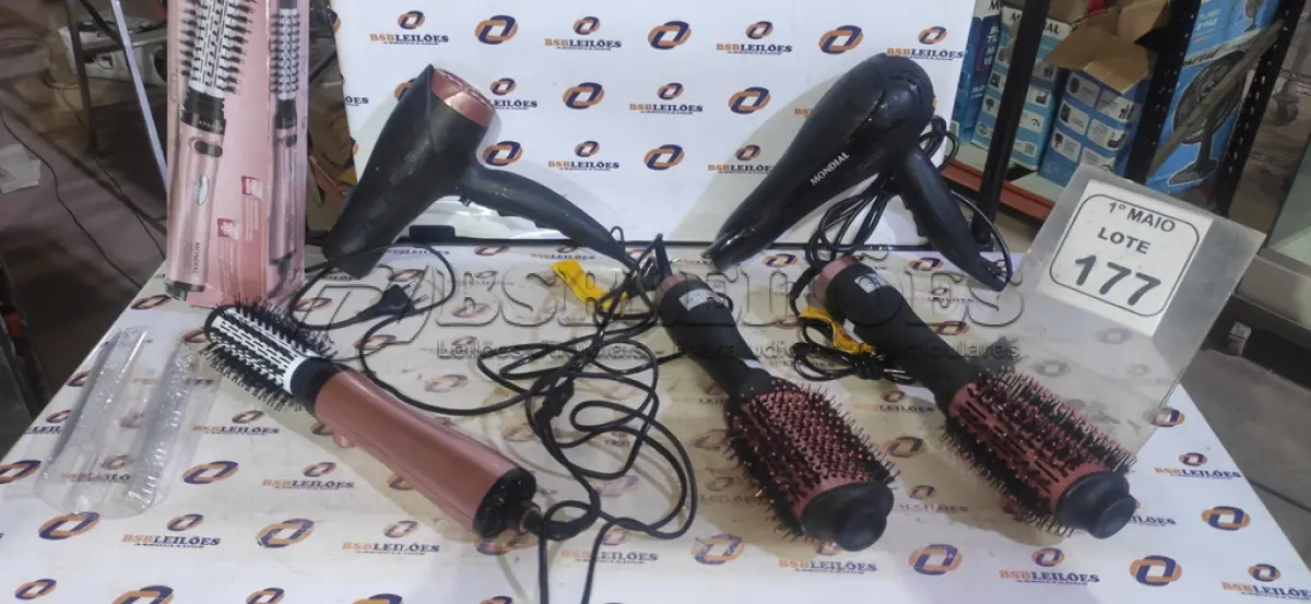 LOTE 177 - 03 ESCOVAS DE CABELO ELÉTRICAS E 02 SECADORES DE CABELO 220V MARCA MONDIAL. (NO ESTADO) ATENÇÃO! FAZER A VISITAÇÃO ANTES DE ARREMATAR, NÃO SABEMOS SE FUNCIONA, LEILÃO NÃO TEM GARANTIA E NEM DEVOLUÇÃO, SUJEITO A POSSÍVEIS AVARIAS VISÍVEIS/OCULTAS E/OU AUSÊNCIA DE COMPONENTES.