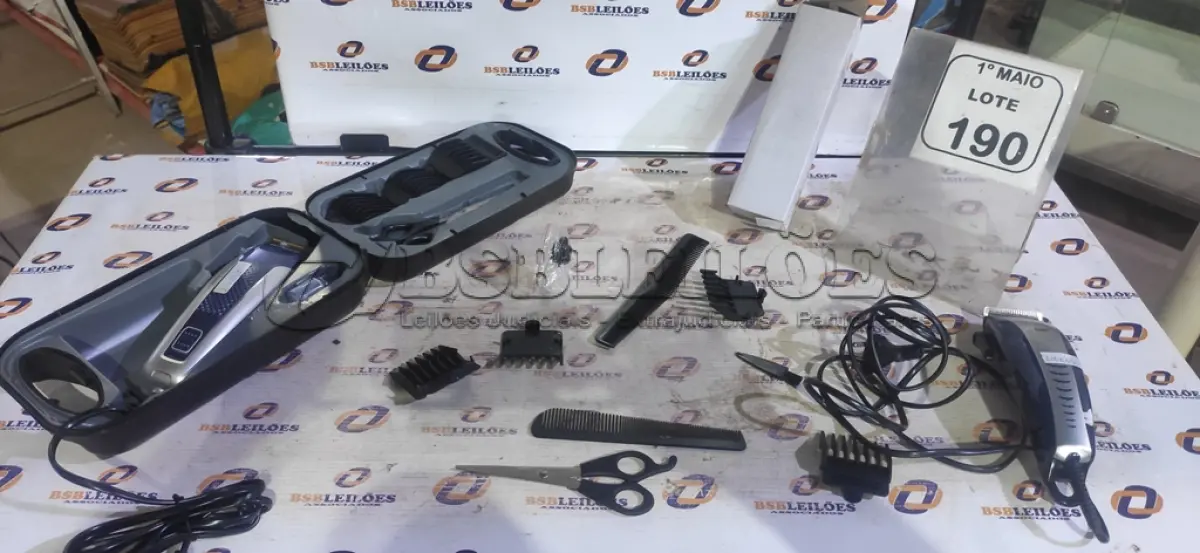 LOTE 190 - 02 MÁQUINAS DE CORTAR CABELO 220V MARCA MONDIAL. (NO ESTADO) ATENÇÃO! FAZER A VISITAÇÃO ANTES DE ARREMATAR, NÃO SABEMOS SE FUNCIONA, LEILÃO NÃO TEM GARANTIA E NEM DEVOLUÇÃO, SUJEITO A POSSÍVEIS AVARIAS VISÍVEIS/OCULTAS E/OU AUSÊNCIA DE COMPONENTES.