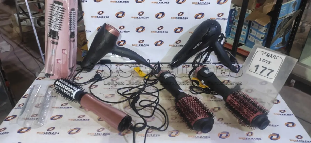 LOTE 177 - 03 ESCOVAS DE CABELO ELÉTRICAS E 02 SECADORES DE CABELO 220V MARCA MONDIAL. (NO ESTADO) ATENÇÃO! FAZER A VISITAÇÃO ANTES DE ARREMATAR, NÃO SABEMOS SE FUNCIONA, LEILÃO NÃO TEM GARANTIA E NEM DEVOLUÇÃO, SUJEITO A POSSÍVEIS AVARIAS VISÍVEIS/OCULTAS E/OU AUSÊNCIA DE COMPONENTES.