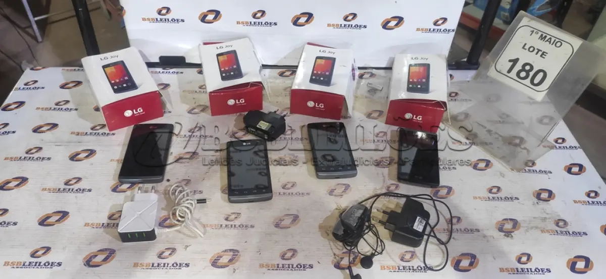 LOTE 180 - 04 CELULARES MODELO JOY COM 03 CARREGADORES MARCA LG. (NO ESTADO) ATENÇÃO! FAZER A VISITAÇÃO ANTES DE ARREMATAR, NÃO SABEMOS SE FUNCIONA, LEILÃO NÃO TEM GARANTIA E NEM DEVOLUÇÃO, SUJEITO A POSSÍVEIS AVARIAS VISÍVEIS/OCULTAS E/OU AUSÊNCIA DE COMPONENTES.