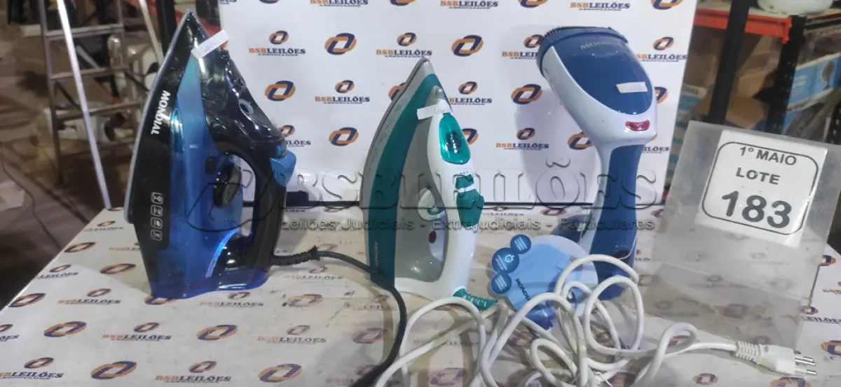 LOTE 183 - 01 VAPORAZIDADOR DE ROUPAS E 02 FERROS DE PASSAR 220V MARCA MONDIAL. (NO ESTADO) ATENÇÃO! FAZER A VISITAÇÃO ANTES DE ARREMATAR, NÃO SABEMOS SE FUNCIONA, LEILÃO NÃO TEM GARANTIA E NEM DEVOLUÇÃO, SUJEITO A POSSÍVEIS AVARIAS VISÍVEIS/OCULTAS E/OU AUSÊNCIA DE COMPONENTES.
