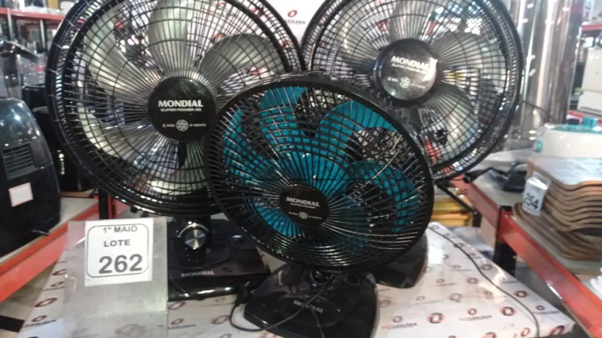 LOTE 262 - 03 VENTILADORES DE MODELOS DIVERSOS MARCA MONDIAL. (NO ESTADO) ATENÇÃO! FAZER A VISITAÇÃO ANTES DE ARREMATAR, NÃO SABEMOS SE FUNCIONA, LEILÃO NÃO TEM GARANTIA E NEM DEVOLUÇÃO, SUJEITO A POSSÍVEIS AVARIAS VISÍVEIS/OCULTAS E/OU AUSÊNCIA DE COMPONENTES.