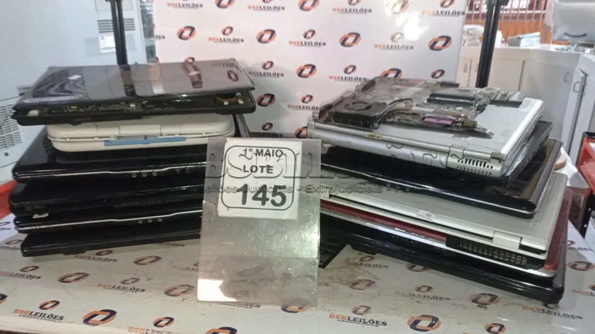 LOTE 145 - 12 NOTEBOOKS DE MARCAS E MODELOS DIVERSOS PARA RETIRADA DE PEÇAS. (NO ESTADO) ATENÇÃO! FAZER A VISITAÇÃO ANTES DE ARREMATAR, NÃO SABEMOS SE FUNCIONA, LEILÃO NÃO TEM GARANTIA E NEM DEVOLUÇÃO, SUJEITO A POSSÍVEIS AVARIAS VISÍVEIS/OCULTAS E/OU AUSÊNCIA DE COMPONENTES.