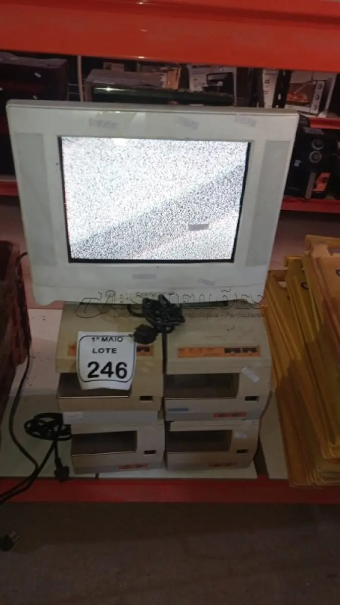 LOTE 246 - 04 IMPRESSORAS DE CUPOM MARCA ZANTHUS E 01 TV DE TUBO MARCA LG COM CONTROLE. (NO ESTADO) ATENÇÃO! FAZER A VISITAÇÃO ANTES DE ARREMATAR, NÃO SABEMOS SE FUNCIONA, LEILÃO NÃO TEM GARANTIA E NEM DEVOLUÇÃO, SUJEITO A POSSÍVEIS AVARIAS VISÍVEIS/OCULTAS E/OU AUSÊNCIA DE COMPONENTES.