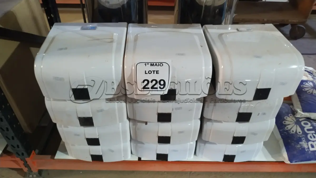 LOTE 229 - 02 CAFETEIRAS INDUSTRIAIS E VÁRIOS DISPENSES DE PAPEL. (NO ESTADO) ATENÇÃO! FAZER A VISITAÇÃO ANTES DE ARREMATAR, NÃO SABEMOS SE FUNCIONA, LEILÃO NÃO TEM GARANTIA E NEM DEVOLUÇÃO, SUJEITO A POSSÍVEIS AVARIAS VISÍVEIS/OCULTAS E/OU AUSÊNCIA DE COMPONENTES.