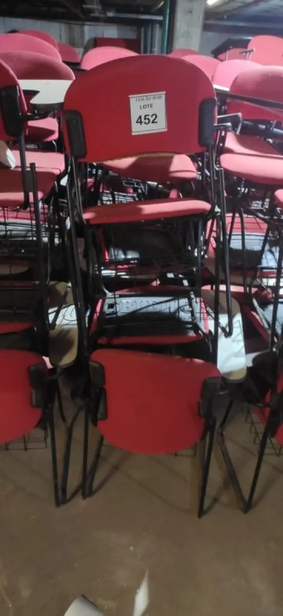 LOTE 452 - 18 CADEIRAS UNIVERSITÁRIAS. (NO ESTADO) ATENÇÃO! FAZER A VISITAÇÃO ANTES DE ARREMATAR, NÃO SABEMOS SE FUNCIONA, LEILÃO NÃO TEM GARANTIA E NEM DEVOLUÇÃO, SUJEITO A POSSÍVEIS AVARIAS VISÍVEIS/OCULTAS E/OU AUSÊNCIA DE COMPONENTES.