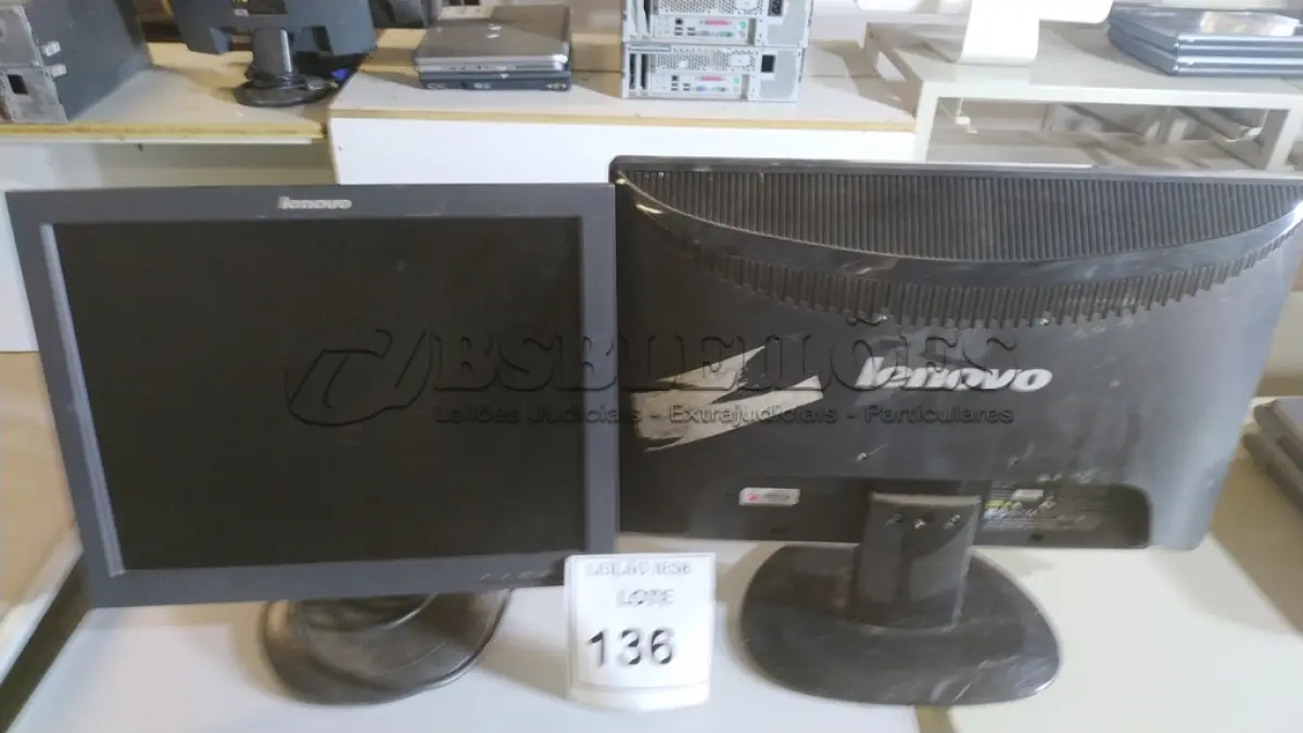 LOTE 136 - 02 MONITORES LENOVO. (NO ESTADO) ATENÇÃO! FAZER A VISITAÇÃO ANTES DE ARREMATAR, NÃO SABEMOS SE FUNCIONA, LEILÃO NÃO TEM GARANTIA E NEM DEVOLUÇÃO, SUJEITO A POSSÍVEIS AVARIAS VISÍVEIS/OCULTAS E/OU AUSÊNCIA DE COMPONENTES.