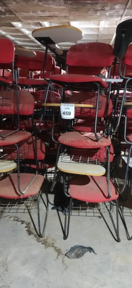 LOTE 459 - 15 CADEIRAS UNIVERSITÁRIAS. (NO ESTADO) ATENÇÃO! FAZER A VISITAÇÃO ANTES DE ARREMATAR, NÃO SABEMOS SE FUNCIONA, LEILÃO NÃO TEM GARANTIA E NEM DEVOLUÇÃO, SUJEITO A POSSÍVEIS AVARIAS VISÍVEIS/OCULTAS E/OU AUSÊNCIA DE COMPONENTES.