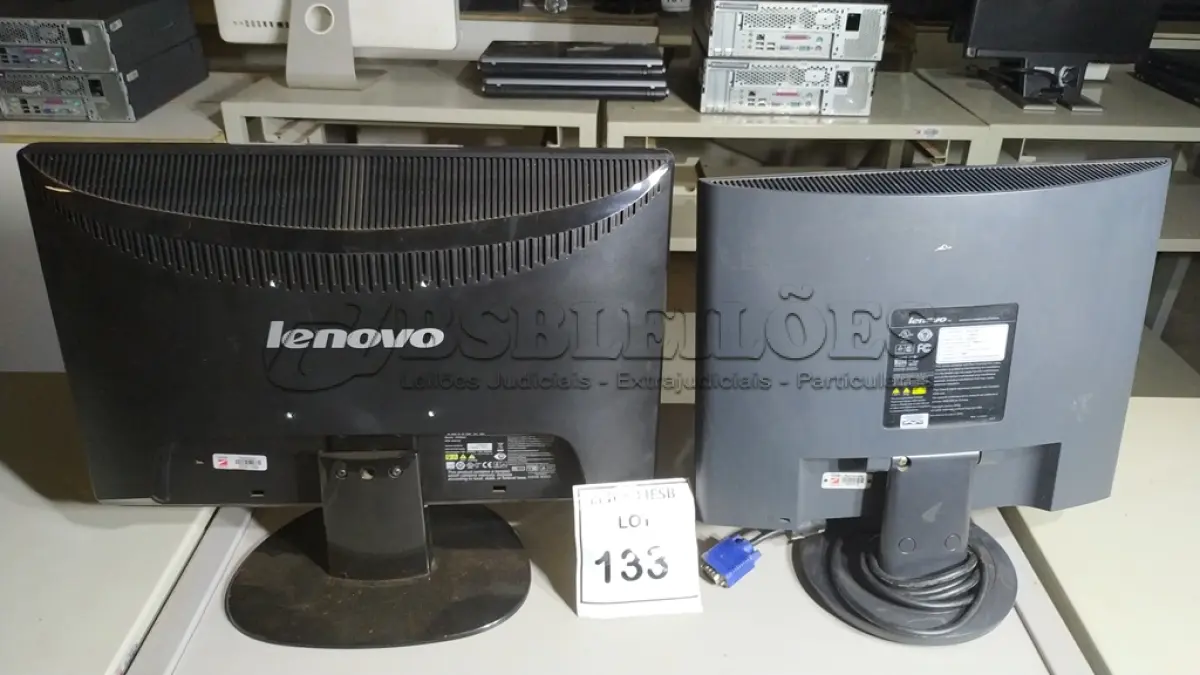 LOTE 133 - 02 MONITORES LENOVO. (NO ESTADO) ATENÇÃO! FAZER A VISITAÇÃO ANTES DE ARREMATAR, NÃO SABEMOS SE FUNCIONA, LEILÃO NÃO TEM GARANTIA E NEM DEVOLUÇÃO, SUJEITO A POSSÍVEIS AVARIAS VISÍVEIS/OCULTAS E/OU AUSÊNCIA DE COMPONENTES.