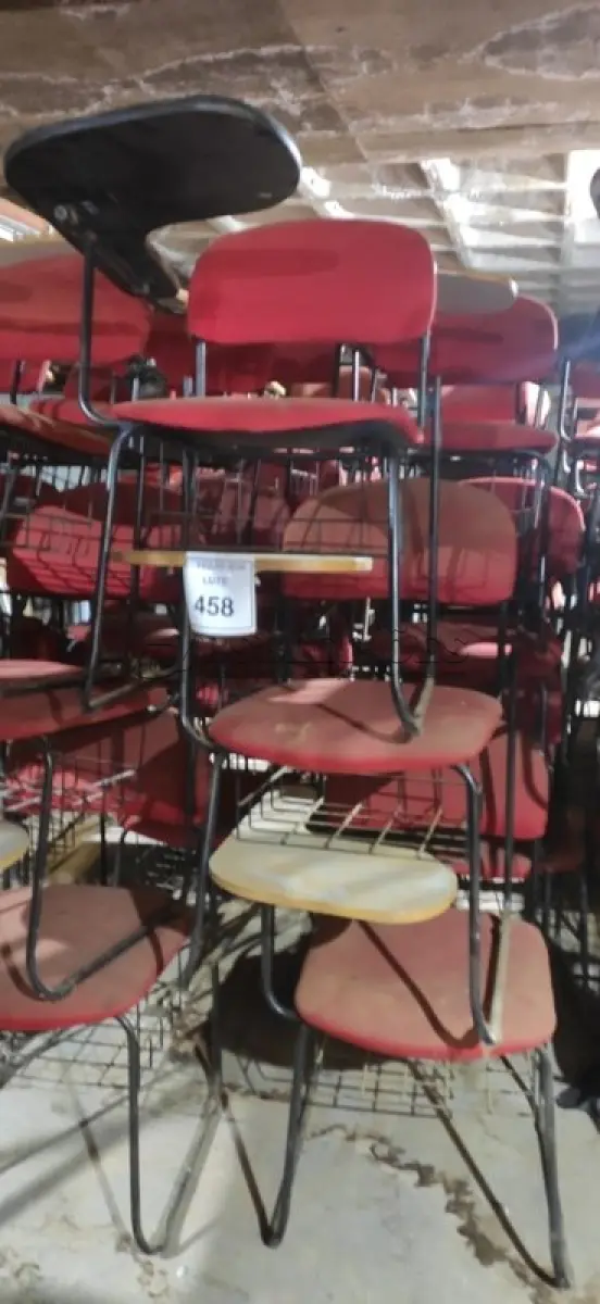 LOTE 458 - 15 CADEIRAS UNIVERSITÁRIAS. (NO ESTADO) ATENÇÃO! FAZER A VISITAÇÃO ANTES DE ARREMATAR, NÃO SABEMOS SE FUNCIONA, LEILÃO NÃO TEM GARANTIA E NEM DEVOLUÇÃO, SUJEITO A POSSÍVEIS AVARIAS VISÍVEIS/OCULTAS E/OU AUSÊNCIA DE COMPONENTES.