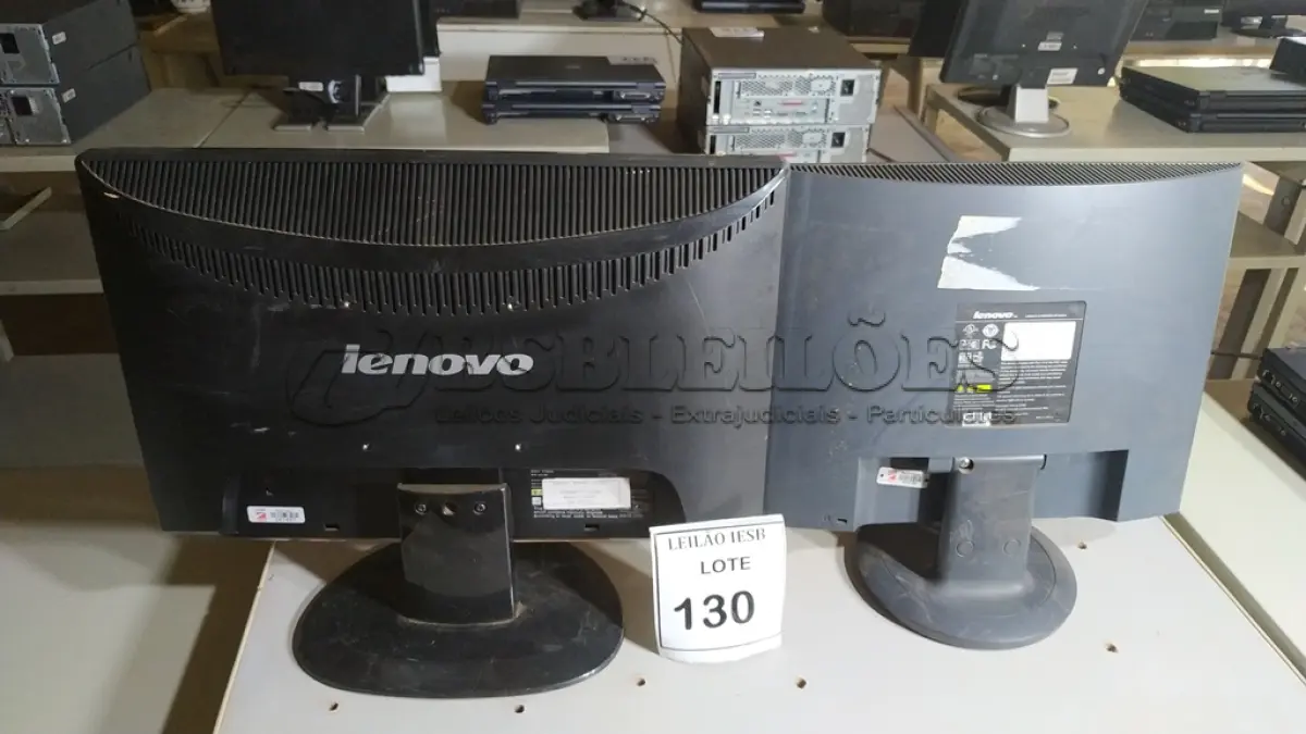 LOTE 130 - 02 MONITORES LENOVO. (NO ESTADO) ATENÇÃO! FAZER A VISITAÇÃO ANTES DE ARREMATAR, NÃO SABEMOS SE FUNCIONA, LEILÃO NÃO TEM GARANTIA E NEM DEVOLUÇÃO, SUJEITO A POSSÍVEIS AVARIAS VISÍVEIS/OCULTAS E/OU AUSÊNCIA DE COMPONENTES.