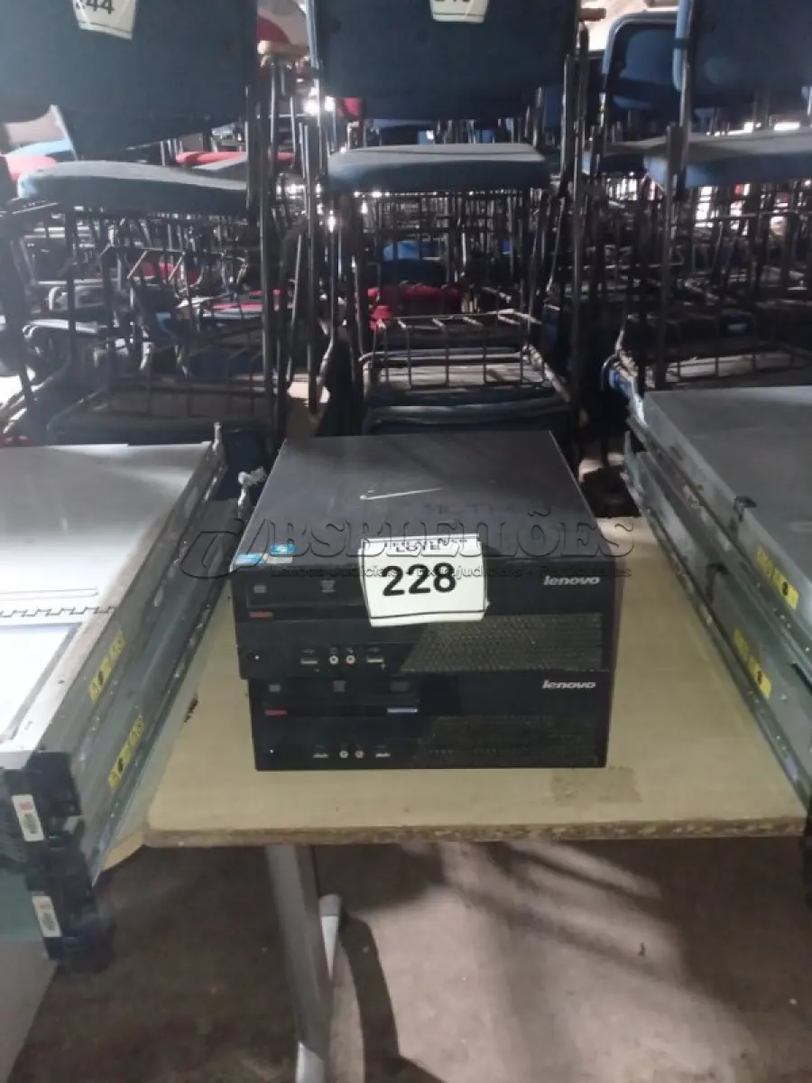 LOTE 228 - 02 CPUS LENOVO. (NO ESTADO) ATENÇÃO! FAZER A VISITAÇÃO ANTES DE ARREMATAR, NÃO SABEMOS SE FUNCIONA, LEILÃO NÃO TEM GARANTIA E NEM DEVOLUÇÃO, SUJEITO A POSSÍVEIS AVARIAS VISÍVEIS/OCULTAS E/OU AUSÊNCIA DE COMPONENTES.