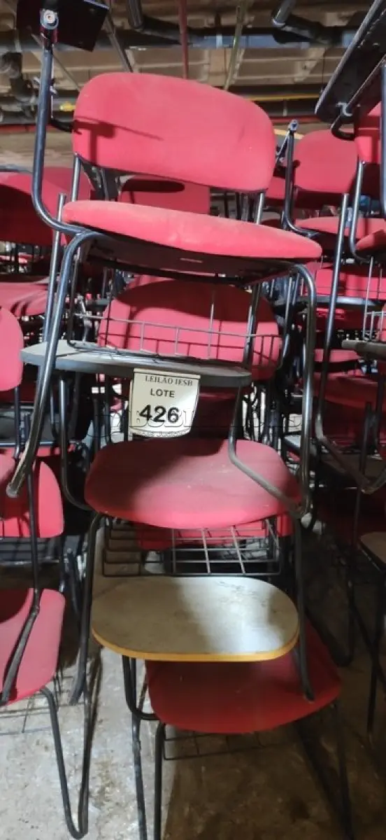LOTE 426 - 15 CADEIRAS UNIVERSITÁRIAS. (NO ESTADO) ATENÇÃO! FAZER A VISITAÇÃO ANTES DE ARREMATAR, NÃO SABEMOS SE FUNCIONA, LEILÃO NÃO TEM GARANTIA E NEM DEVOLUÇÃO, SUJEITO A POSSÍVEIS AVARIAS VISÍVEIS/OCULTAS E/OU AUSÊNCIA DE COMPONENTES.