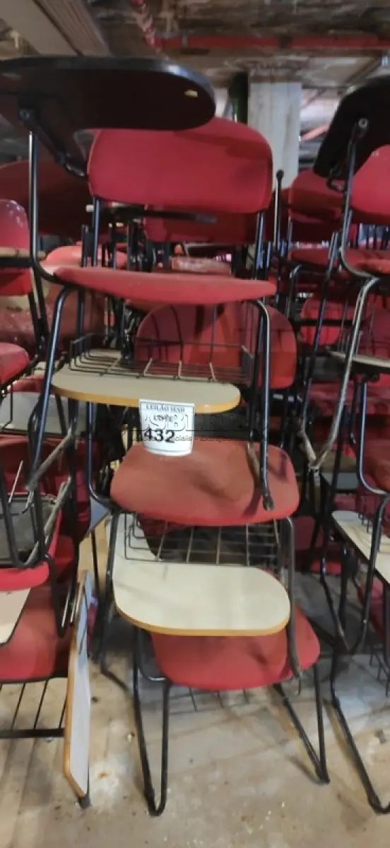 LOTE 432 - 15 CADEIRAS UNIVERSITÁRIAS. (NO ESTADO) ATENÇÃO! FAZER A VISITAÇÃO ANTES DE ARREMATAR, NÃO SABEMOS SE FUNCIONA, LEILÃO NÃO TEM GARANTIA E NEM DEVOLUÇÃO, SUJEITO A POSSÍVEIS AVARIAS VISÍVEIS/OCULTAS E/OU AUSÊNCIA DE COMPONENTES.