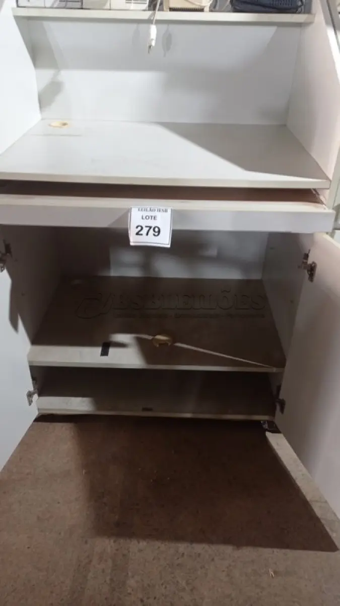 LOTE 279 - 02 BALCÕES EM MADEIRA PARA SALA DE AULA. (NO ESTADO) ATENÇÃO! FAZER A VISITAÇÃO ANTES DE ARREMATAR, NÃO SABEMOS SE FUNCIONA, LEILÃO NÃO TEM GARANTIA E NEM DEVOLUÇÃO, SUJEITO A POSSÍVEIS AVARIAS VISÍVEIS/OCULTAS E/OU AUSÊNCIA DE COMPONENTES.