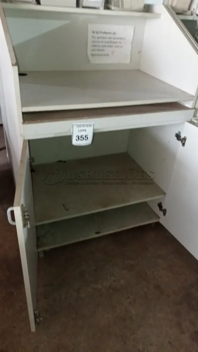 LOTE 355 - 02 BALCÕES EM MADEIRA PARA SALA DE AULA. (NO ESTADO) ATENÇÃO! FAZER A VISITAÇÃO ANTES DE ARREMATAR, NÃO SABEMOS SE FUNCIONA, LEILÃO NÃO TEM GARANTIA E NEM DEVOLUÇÃO, SUJEITO A POSSÍVEIS AVARIAS VISÍVEIS/OCULTAS E/OU AUSÊNCIA DE COMPONENTES.