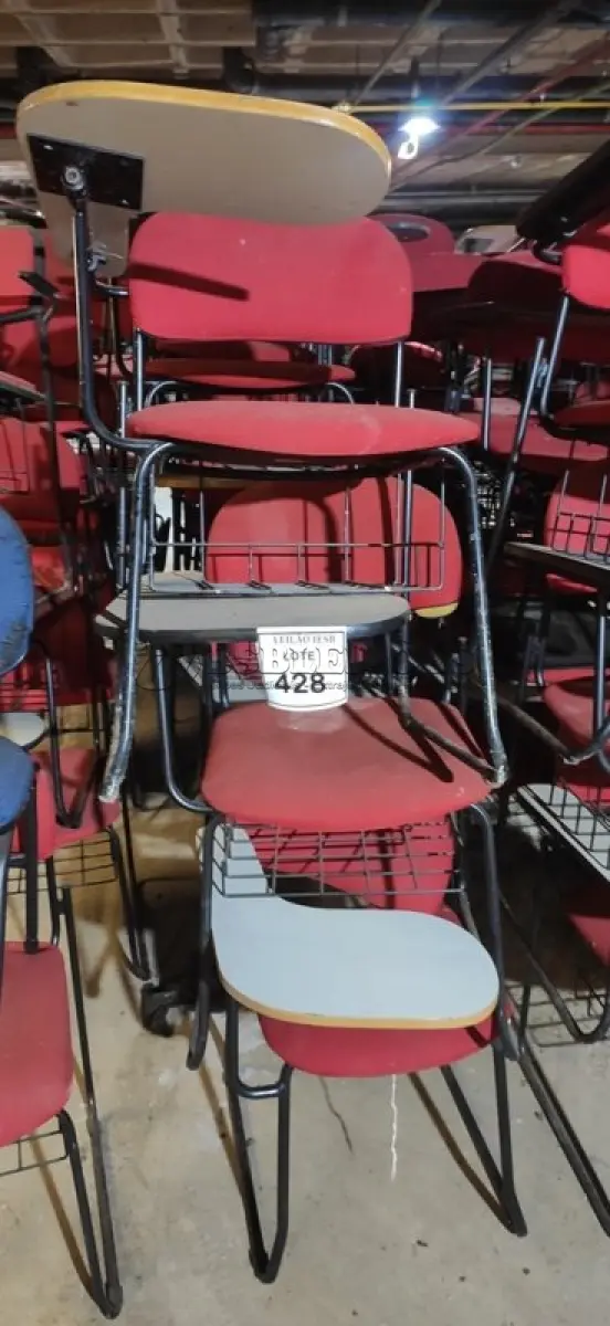 LOTE 428 - 15 CADEIRAS UNIVERSITÁRIAS. (NO ESTADO) ATENÇÃO! FAZER A VISITAÇÃO ANTES DE ARREMATAR, NÃO SABEMOS SE FUNCIONA, LEILÃO NÃO TEM GARANTIA E NEM DEVOLUÇÃO, SUJEITO A POSSÍVEIS AVARIAS VISÍVEIS/OCULTAS E/OU AUSÊNCIA DE COMPONENTES.