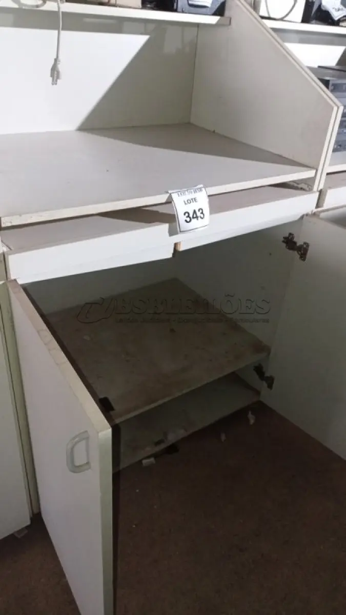 LOTE 343 - 02 BALCÕES EM MADEIRA PARA SALA DE AULA. (NO ESTADO) ATENÇÃO! FAZER A VISITAÇÃO ANTES DE ARREMATAR, NÃO SABEMOS SE FUNCIONA, LEILÃO NÃO TEM GARANTIA E NEM DEVOLUÇÃO, SUJEITO A POSSÍVEIS AVARIAS VISÍVEIS/OCULTAS E/OU AUSÊNCIA DE COMPONENTES.