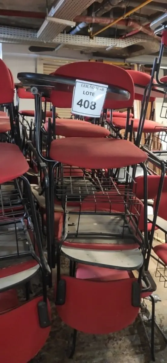 LOTE 408 - 12 CADEIRAS UNIVERSITÁRIA. (NO ESTADO) ATENÇÃO! FAZER A VISITAÇÃO ANTES DE ARREMATAR, NÃO SABEMOS SE FUNCIONA, LEILÃO NÃO TEM GARANTIA E NEM DEVOLUÇÃO, SUJEITO A POSSÍVEIS AVARIAS VISÍVEIS/OCULTAS E/OU AUSÊNCIA DE COMPONENTES.