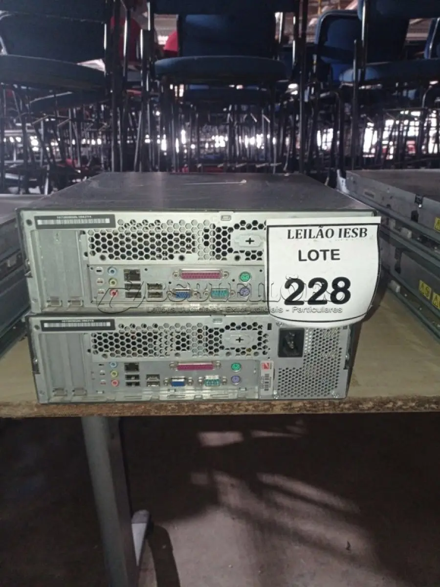 LOTE 228 - 02 CPUS LENOVO. (NO ESTADO) ATENÇÃO! FAZER A VISITAÇÃO ANTES DE ARREMATAR, NÃO SABEMOS SE FUNCIONA, LEILÃO NÃO TEM GARANTIA E NEM DEVOLUÇÃO, SUJEITO A POSSÍVEIS AVARIAS VISÍVEIS/OCULTAS E/OU AUSÊNCIA DE COMPONENTES.