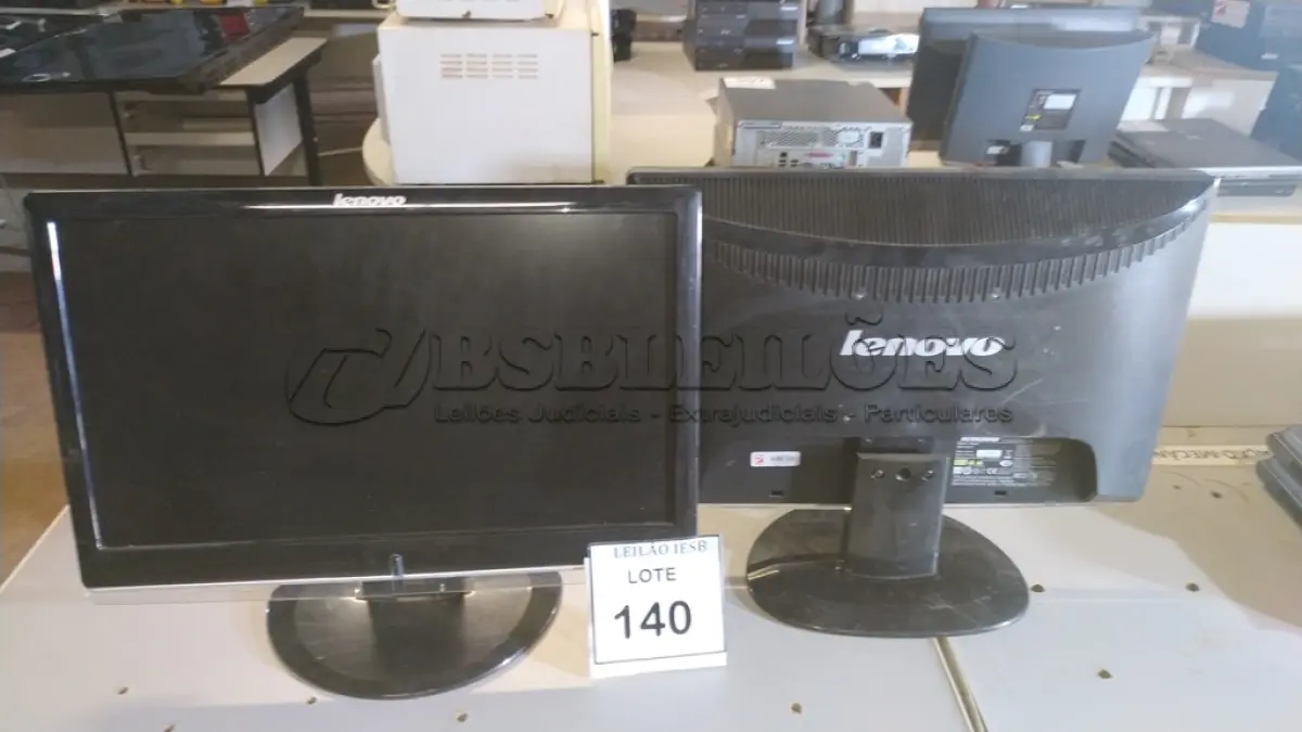 LOTE 140 - 02 MONITORES LENOVO. (NO ESTADO) ATENÇÃO! FAZER A VISITAÇÃO ANTES DE ARREMATAR, NÃO SABEMOS SE FUNCIONA, LEILÃO NÃO TEM GARANTIA E NEM DEVOLUÇÃO, SUJEITO A POSSÍVEIS AVARIAS VISÍVEIS/OCULTAS E/OU AUSÊNCIA DE COMPONENTES.
