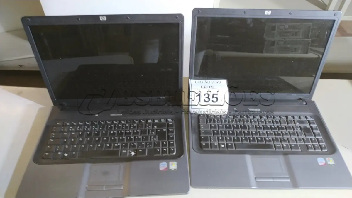 LOTE 135 -  02 NOTEBOOKS HP SEM FONTE. (NO ESTADO) ATENÇÃO! FAZER A VISITAÇÃO ANTES DE ARREMATAR, NÃO SABEMOS SE FUNCIONA, LEILÃO NÃO TEM GARANTIA E NEM DEVOLUÇÃO, SUJEITO A POSSÍVEIS AVARIAS VISÍVEIS/OCULTAS E/OU AUSÊNCIA DE COMPONENTES.